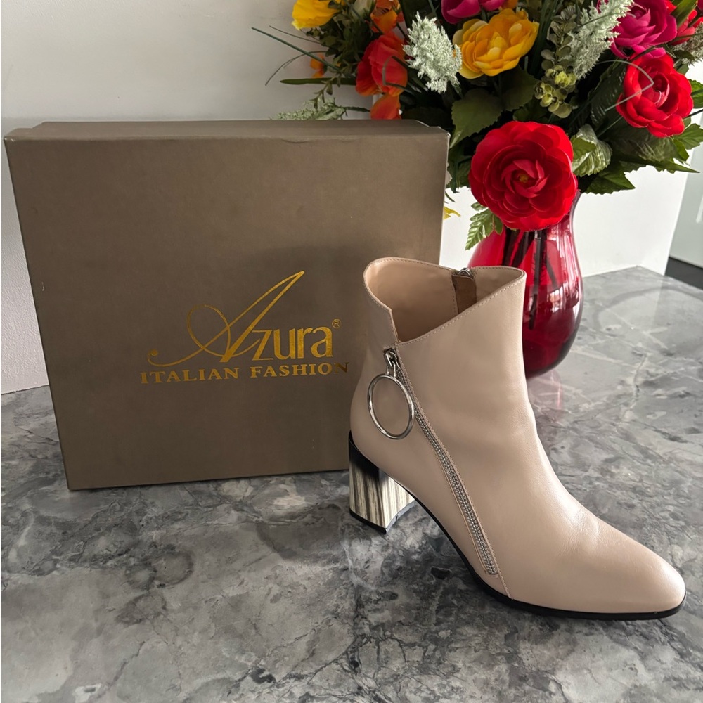 Azura Spring Step V Collar Ankle Boots